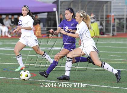 Thumbnail 2 in Columbia River vs. Sumner (WIAA WCD/SW 3A District Final) photogallery.