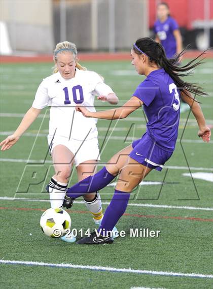 Thumbnail 2 in Columbia River vs. Sumner (WIAA WCD/SW 3A District Final) photogallery.
