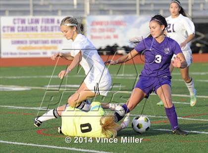 Thumbnail 3 in Columbia River vs. Sumner (WIAA WCD/SW 3A District Final) photogallery.