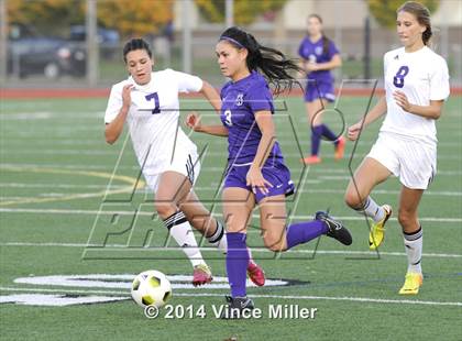 Thumbnail 2 in Columbia River vs. Sumner (WIAA WCD/SW 3A District Final) photogallery.