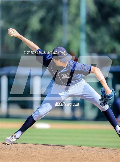 Thumbnail 3 in Harvard-Westlake vs Loyola photogallery.