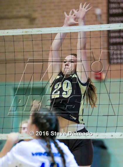 Thumbnail 3 in Vandebilt Catholic @ Mt. Carmel photogallery.