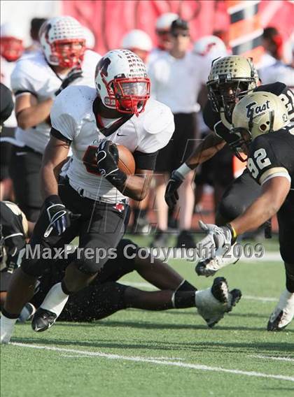 Thumbnail 3 in MacArthur vs. Plano East (Texas 5A Region I Bi-District Playoffs) photogallery.