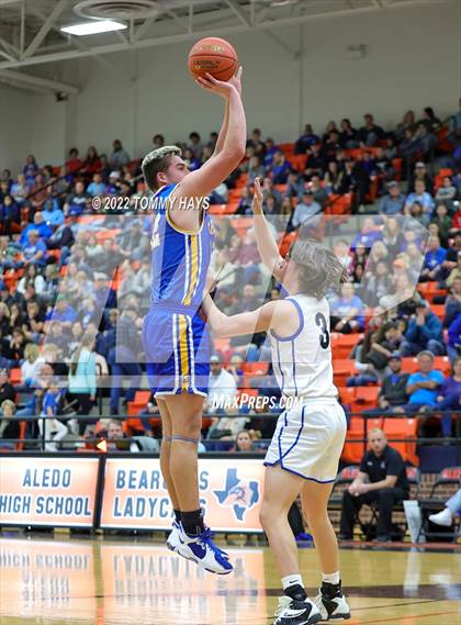 Thumbnail 2 in Brock vs Peaster photogallery.