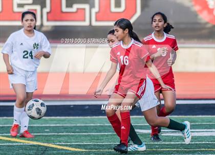 Thumbnail 3 in Moreau Catholic @ James Logan photogallery.