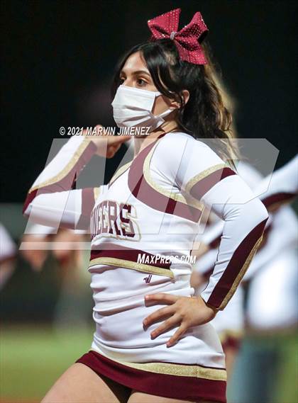 Thumbnail 3 in Royal vs Simi Valley photogallery.