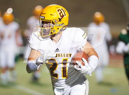Thumbnail 2 in Royal vs Simi Valley photogallery.