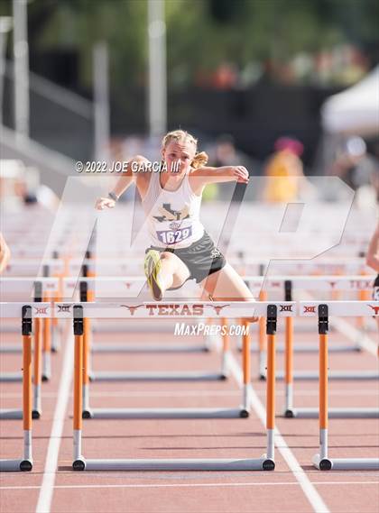 Thumbnail 2 in UIL 2A Girls State Track Meet photogallery.