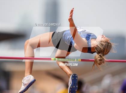 Thumbnail 1 in UIL 2A Girls State Track Meet photogallery.