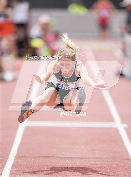 Thumbnail 1 in UIL 2A Girls State Track Meet photogallery.