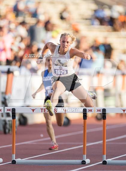 Thumbnail 1 in UIL 2A Girls State Track Meet photogallery.