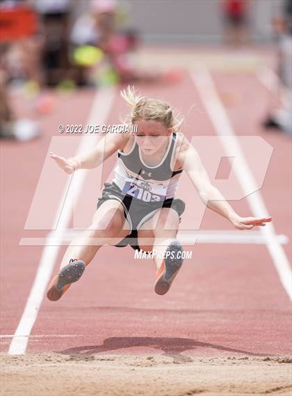 Thumbnail 2 in UIL 2A Girls State Track Meet photogallery.
