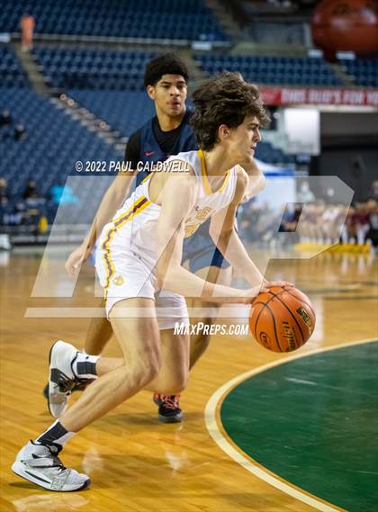 Thumbnail 3 in Eastside Catholic vs. O'Dea (WIAA 3A Round 1 State Playoff)  photogallery.