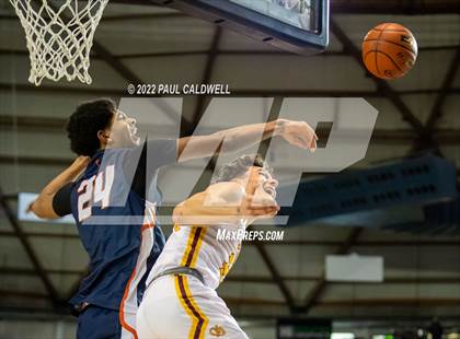 Thumbnail 3 in Eastside Catholic vs. O'Dea (WIAA 3A Round 1 State Playoff)  photogallery.