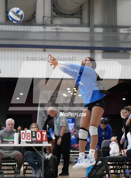 Thumbnail 2 in Cypress Creek vs. Caney Creek (Legends Invitational) photogallery.