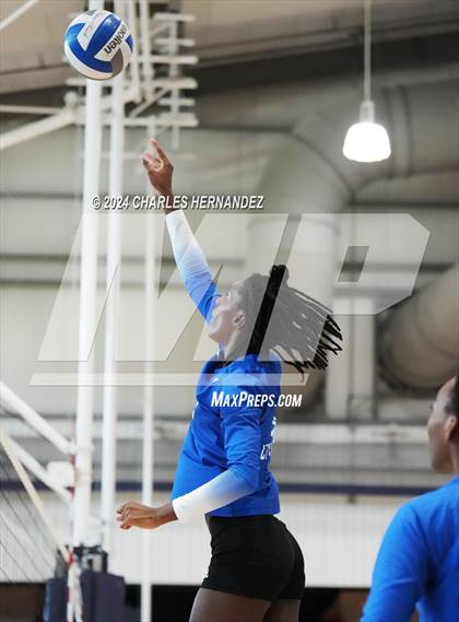 Thumbnail 1 in Cypress Creek vs. Caney Creek (Legends Invitational) photogallery.