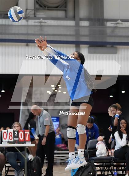 Thumbnail 1 in Cypress Creek vs. Caney Creek (Legends Invitational) photogallery.