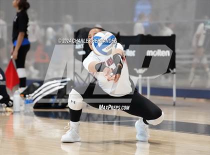 Thumbnail 2 in Cypress Creek vs. Caney Creek (Legends Invitational) photogallery.