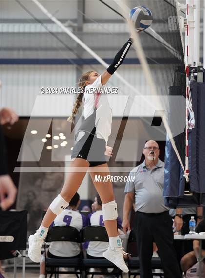 Thumbnail 3 in Cypress Creek vs. Caney Creek (Legends Invitational) photogallery.
