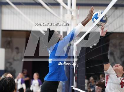 Thumbnail 2 in Cypress Creek vs. Caney Creek (Legends Invitational) photogallery.
