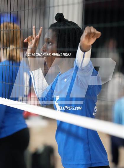 Thumbnail 1 in Cypress Creek vs. Caney Creek (Legends Invitational) photogallery.