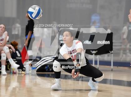 Thumbnail 2 in Cypress Creek vs. Caney Creek (Legends Invitational) photogallery.