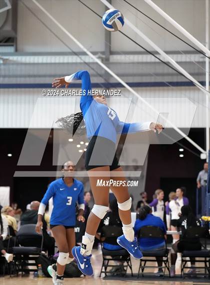 Thumbnail 1 in Cypress Creek vs. Caney Creek (Legends Invitational) photogallery.