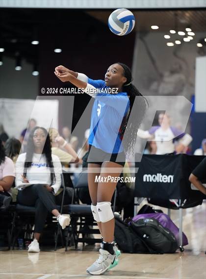Thumbnail 3 in Cypress Creek vs. Caney Creek (Legends Invitational) photogallery.