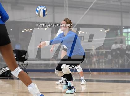 Thumbnail 2 in Cypress Creek vs. Caney Creek (Legends Invitational) photogallery.