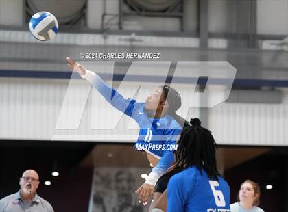 Thumbnail 3 in Cypress Creek vs. Caney Creek (Legends Invitational) photogallery.