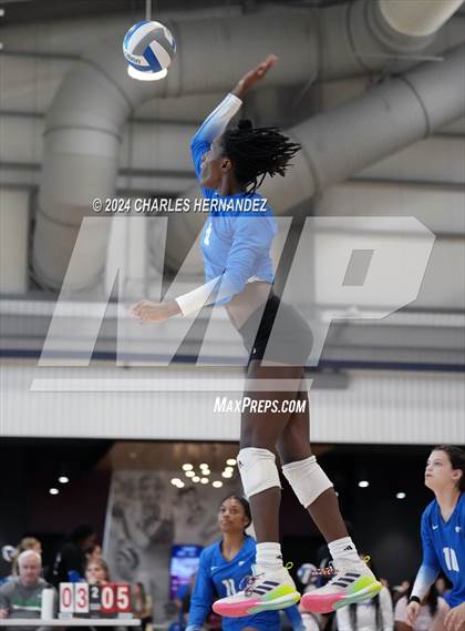 Thumbnail 2 in Cypress Creek vs. Caney Creek (Legends Invitational) photogallery.