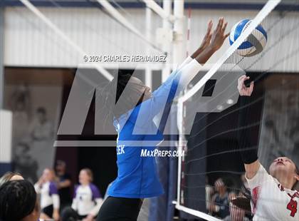 Thumbnail 3 in Cypress Creek vs. Caney Creek (Legends Invitational) photogallery.