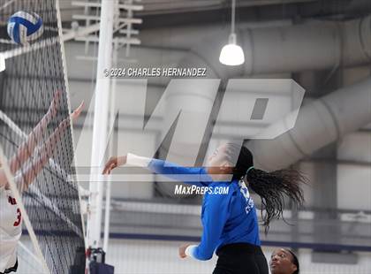Thumbnail 1 in Cypress Creek vs. Caney Creek (Legends Invitational) photogallery.