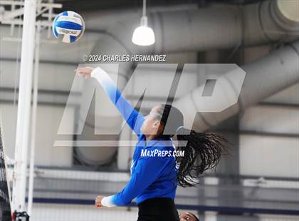 Thumbnail 2 in Cypress Creek vs. Caney Creek (Legends Invitational) photogallery.