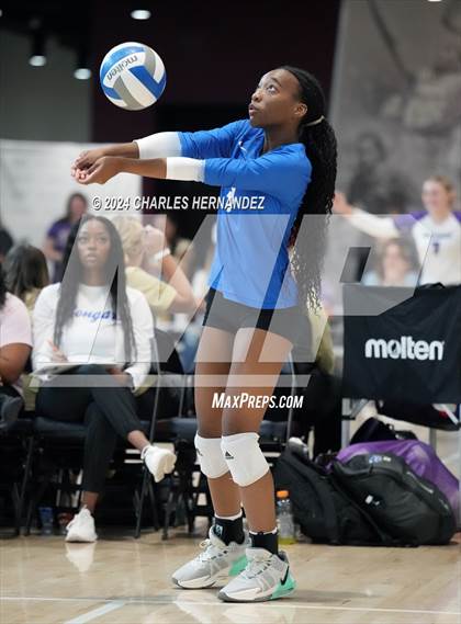 Thumbnail 3 in Cypress Creek vs. Caney Creek (Legends Invitational) photogallery.