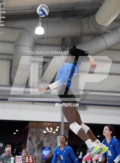 Thumbnail 1 in Cypress Creek vs. Caney Creek (Legends Invitational) photogallery.