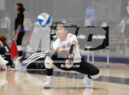 Thumbnail 3 in Cypress Creek vs. Caney Creek (Legends Invitational) photogallery.