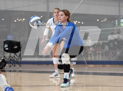 Thumbnail 2 in Cypress Creek vs. Caney Creek (Legends Invitational) photogallery.