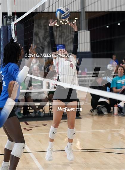 Thumbnail 1 in Cypress Creek vs. Caney Creek (Legends Invitational) photogallery.