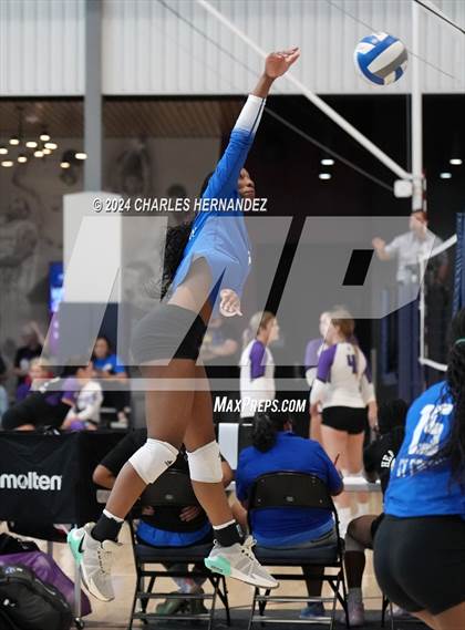 Thumbnail 2 in Cypress Creek vs. Caney Creek (Legends Invitational) photogallery.