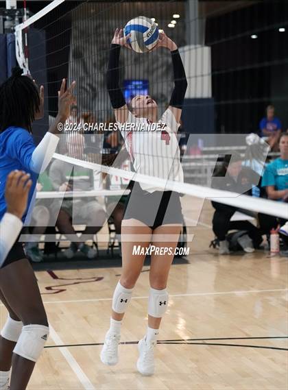 Thumbnail 3 in Cypress Creek vs. Caney Creek (Legends Invitational) photogallery.