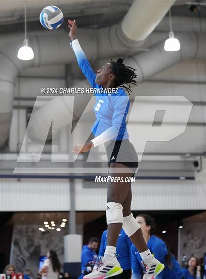 Thumbnail 3 in Cypress Creek vs. Caney Creek (Legends Invitational) photogallery.