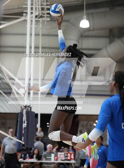 Thumbnail 1 in Cypress Creek vs. Caney Creek (Legends Invitational) photogallery.