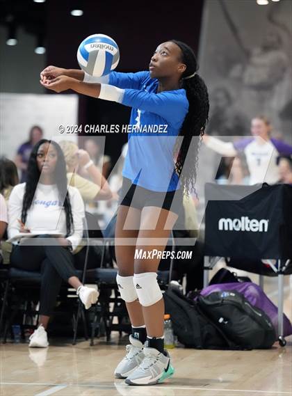 Thumbnail 1 in Cypress Creek vs. Caney Creek (Legends Invitational) photogallery.