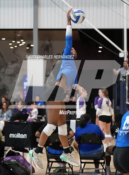 Thumbnail 1 in Cypress Creek vs. Caney Creek (Legends Invitational) photogallery.