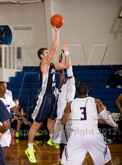 Thumbnail 3 in College Park vs. Humble (McDonald's Texas Invitational) photogallery.