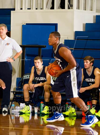 Thumbnail 1 in College Park vs. Humble (McDonald's Texas Invitational) photogallery.