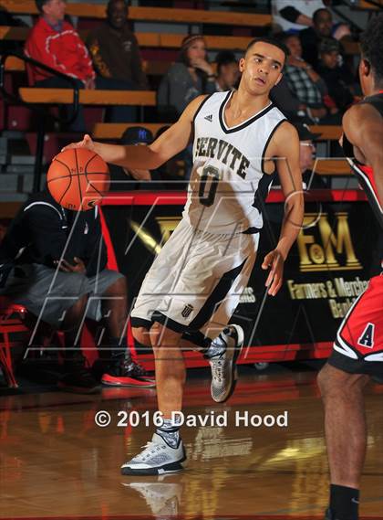 Thumbnail 3 in Servite vs. Ayala (Nike Extravaganza) photogallery.