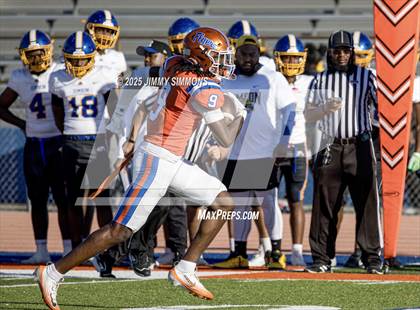 Thumbnail 1 in East St. Louis vs Chicago Simeon (IHSA 6A Quarterfinals) photogallery.