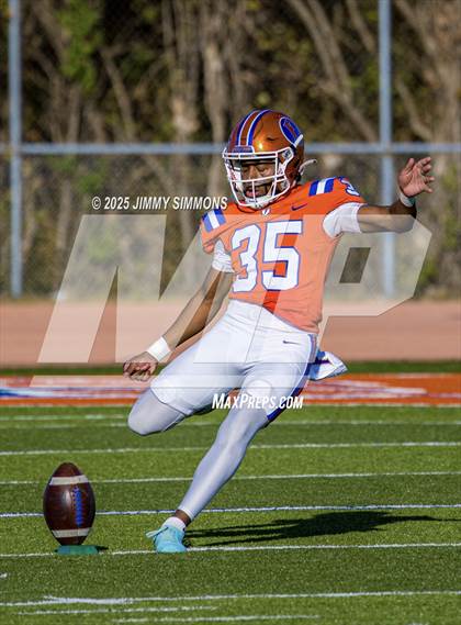 Thumbnail 1 in East St. Louis vs Chicago Simeon (IHSA 6A Quarterfinal) photogallery.